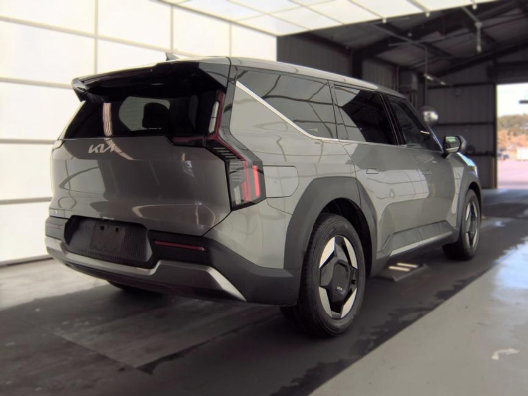 Used 2024 Kia EV9 Light Long Range RWD image 2