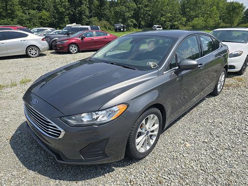 Used 2020 Ford Fusion SE image 1