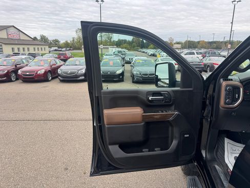 Used 2022 Chevrolet Silverado 3500 High Country w/ Z71 Off-Road Package image 14