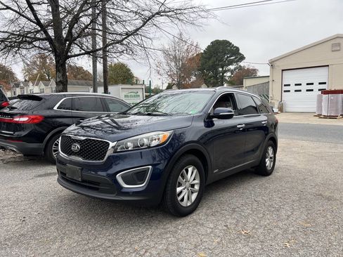 Used 2018 Kia Sorento AWD image 2