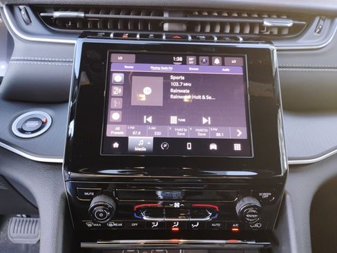 New 2025 Jeep Grand Cherokee Laredo w/ Trailer Tow Package image 25