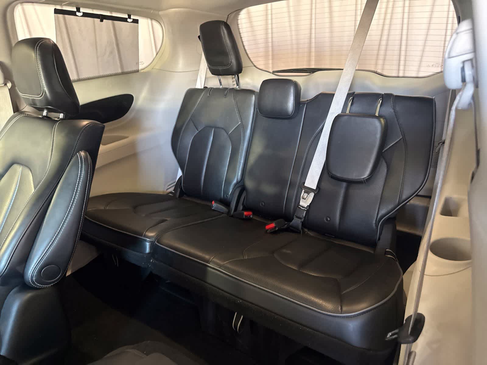Used 2018 Chrysler Pacifica Limited w/ Advanced Safetytec Group FWD image 18