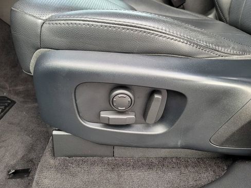 Used 2020 Land Rover Discovery Landmark image 12