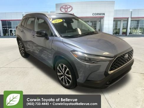 Used 2025 Toyota Corolla Cross XLE image 7