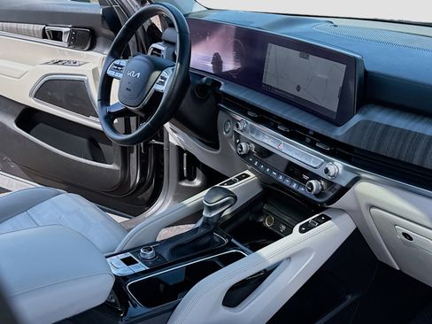 Used 2024 Kia Telluride SX Prestige w/ Towing Package image 5