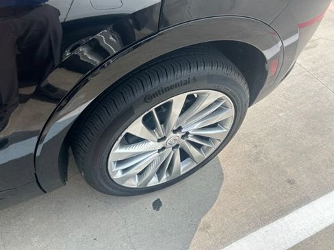 Used 2025 Buick Envision Avenir AWD/4WD image 11