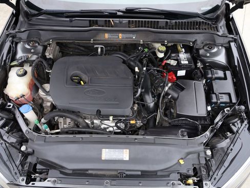 Used 2017 Ford Fusion SE w/ Fusion SE Technology Package image 26