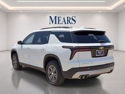 Used 2024 Chevrolet Traverse LT