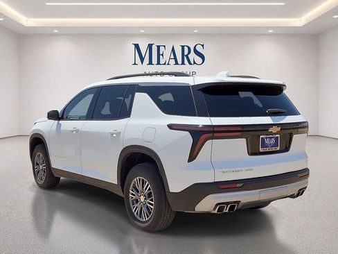 Used 2024 Chevrolet Traverse LT AWD/4WD image 3