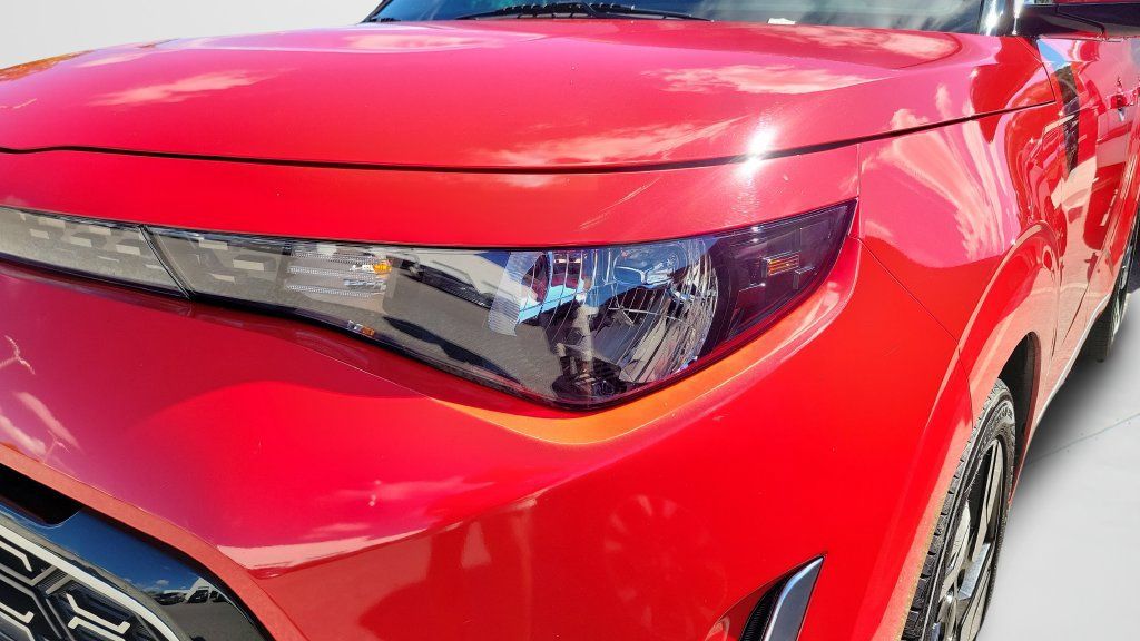 Used 2023 Kia Soul GT-Line FWD image 2