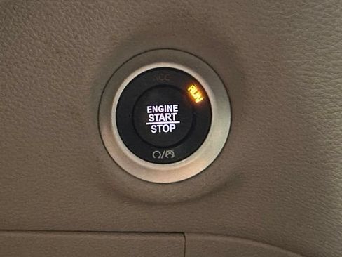 Used 2023 Chrysler Pacifica Touring-L FWD image 12