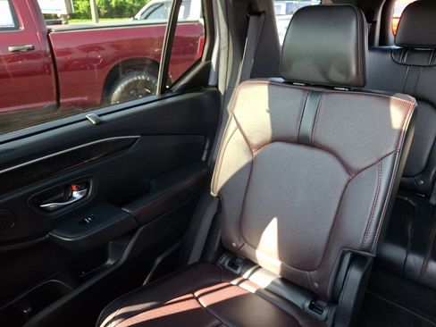 Used 2025 Honda Pilot Black Edition image 18