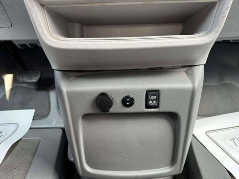 Used 2013 Toyota Sienna LE FWD image 38