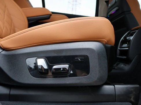 Used 2024 BMW X7 xDrive40i w/ Climate Comfort Package AWD/4WD image 15