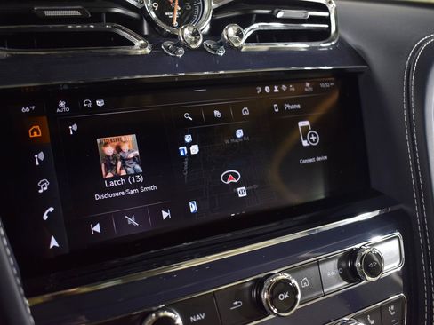 New 2025 Bentley Bentayga image 34