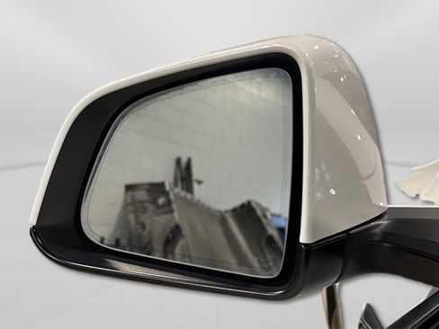 Used 2022 Tesla Model Y Long Range image 14