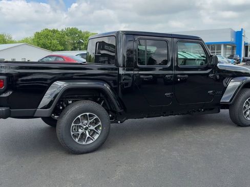 New 2026 Jeep Gladiator Sport AWD/4WD image 7