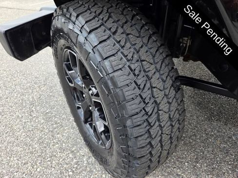 Used 2018 Jeep Wrangler Sahara AWD/4WD image 19