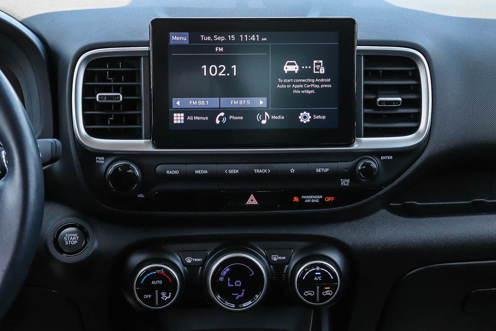 Used 2024 Hyundai Venue SEL FWD image 18