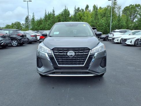 New 2025 Nissan Kicks Play S image 2