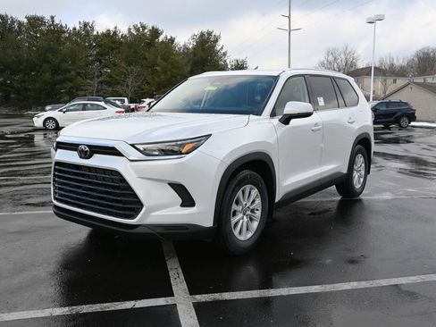 New 2026 Toyota Grand Highlander XLE image 2