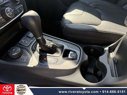 Used 2019 Jeep Cherokee Limited image 22