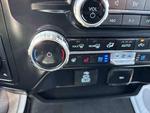 Used 2024 Ford F350 Lariat w/ Camper Package image 28