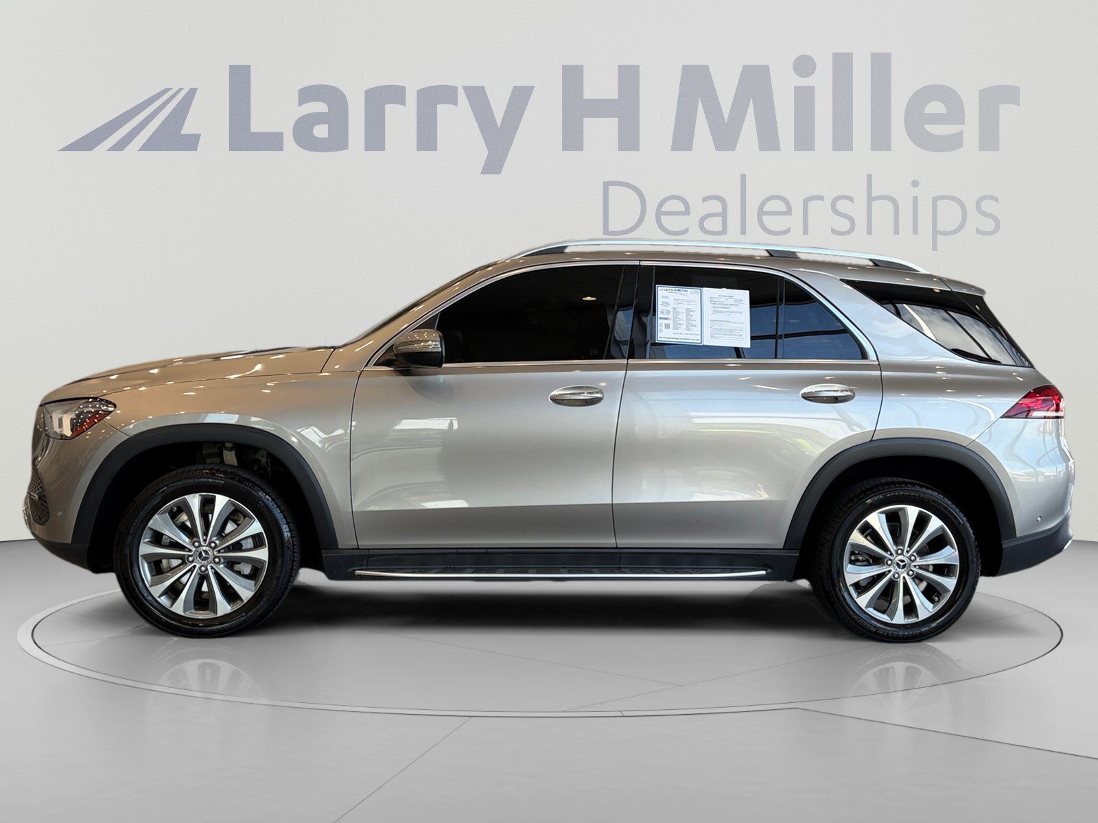 Used 2020 Mercedes-Benz GLE 350 4MATIC image 2