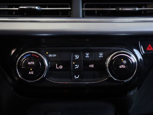 Used 2024 Chevrolet Trax LT FWD image 40
