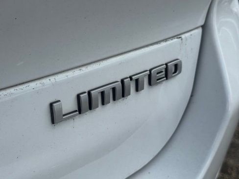 Used 2024 Jeep Grand Cherokee L Limited AWD/4WD image 4