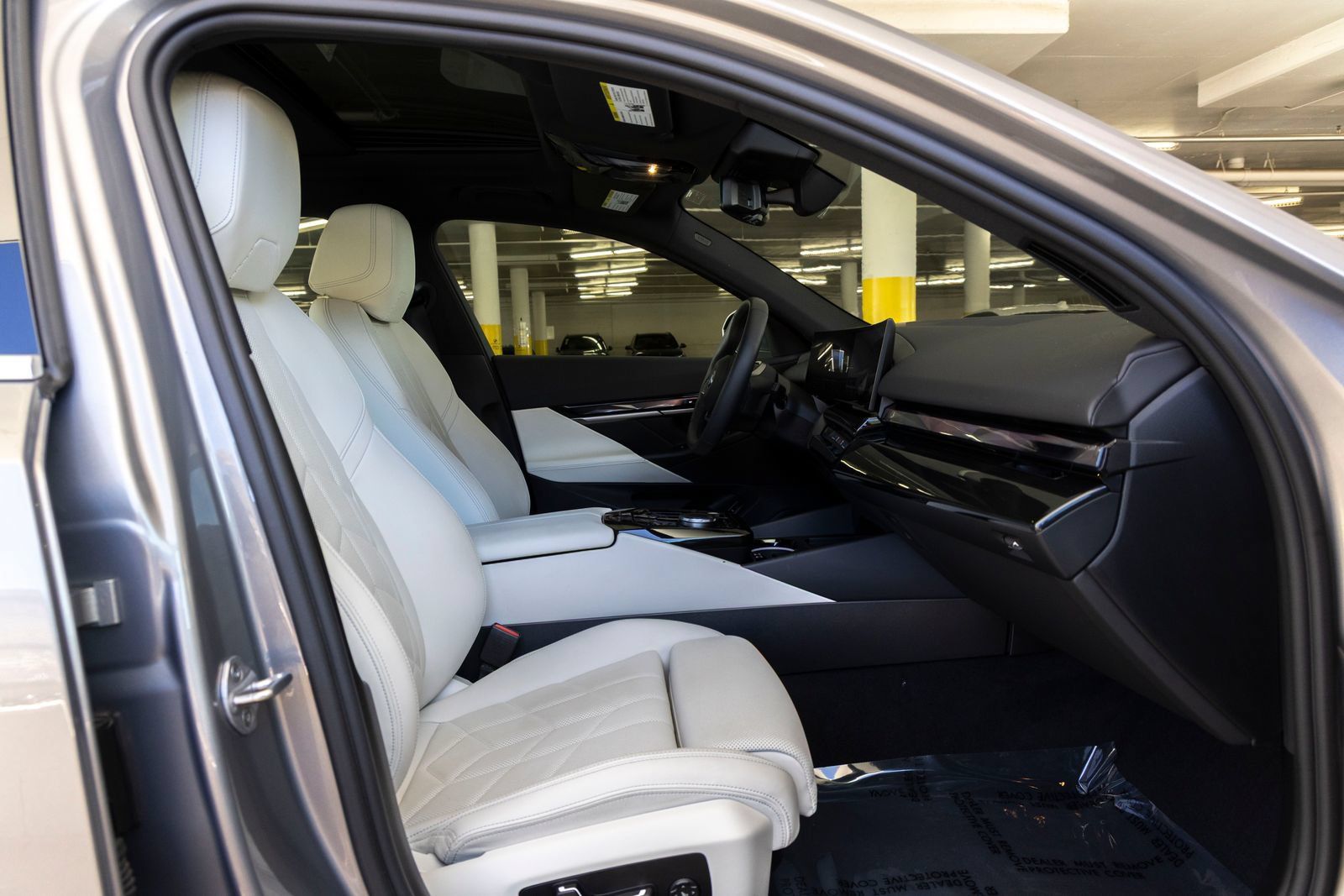 Certified 2025 BMW i5 eDrive40i w/ Premium Package RWD image 28