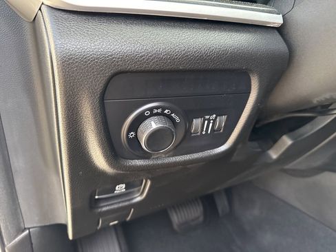 Used 2022 Jeep Grand Cherokee L Laredo w/ Luxury Tech Group I image 15