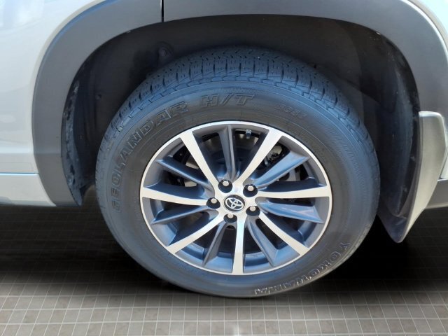 Used 2017 Toyota Highlander XLE AWD/4WD image 9