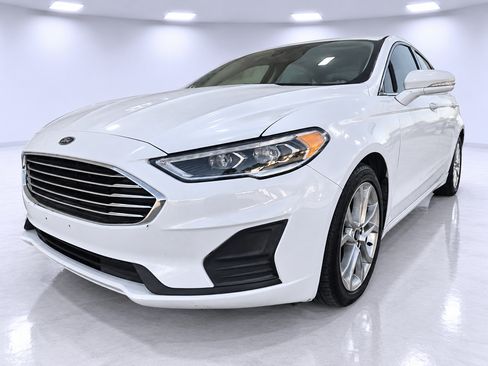 Used 2019 Ford Fusion SEL FWD image 2