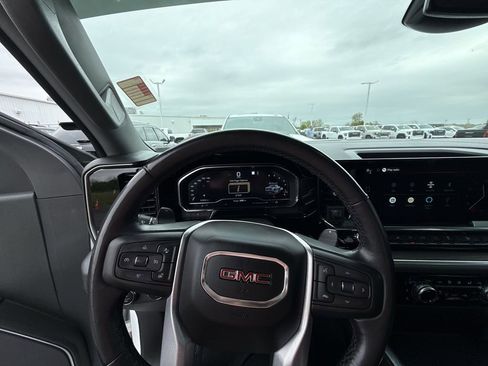 Certified 2022 GMC Sierra 1500 SLT w/ SLT Convenience Package image 17