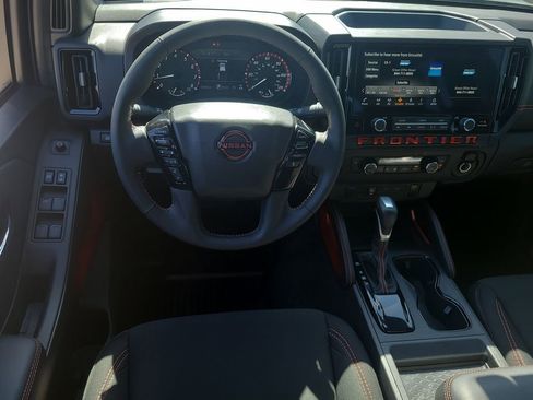 Used 2025 Nissan Frontier PRO-4X image 12