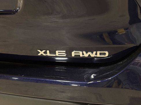 Used 2023 Toyota Highlander XLE image 28