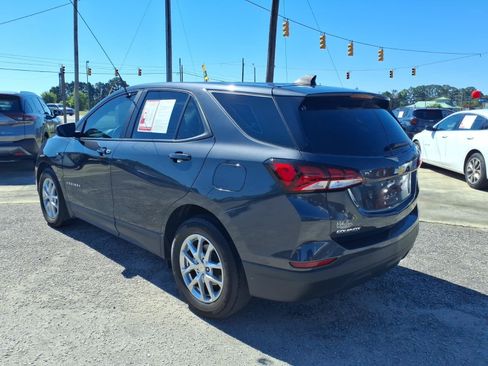 Used 2022 Chevrolet Equinox LS FWD image 4