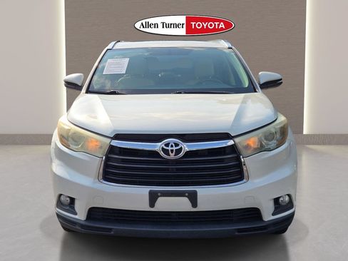 Used 2015 Toyota Highlander XLE FWD image 2