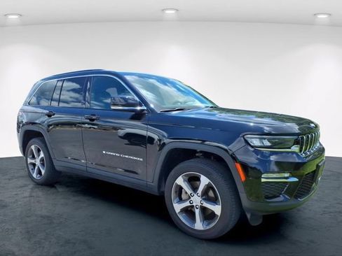 Used 2024 Jeep Grand Cherokee Limited AWD/4WD image 8
