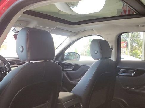 Used 2019 Jaguar F-PACE Prestige image 11