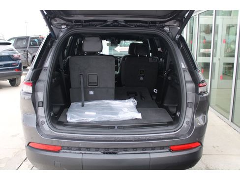 New 2025 Jeep Grand Cherokee L Altitude image 36