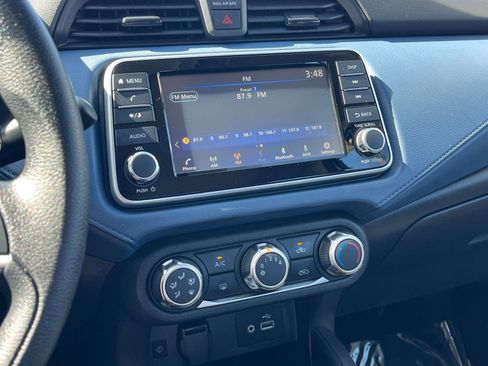 Used 2025 Nissan Versa SV FWD image 20