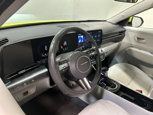 Used 2025 Hyundai Kona SEL FWD image 3
