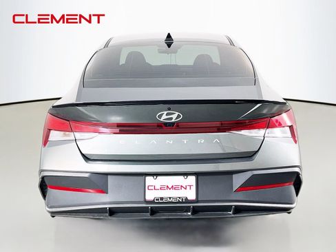 Used 2025 Hyundai Elantra Sport FWD image 8