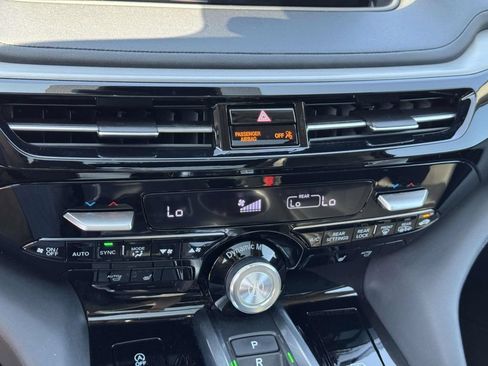 Used 2023 Acura MDX SH-AWD w/ Technology Package image 32