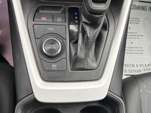 Used 2021 Toyota RAV4 XLE w/ XLE Grade Weather Package image 32