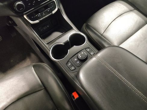 Used 2023 GMC Terrain SLT AWD/4WD image 26