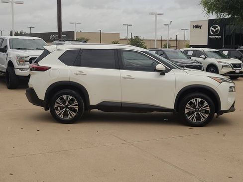 Certified 2023 Nissan Rogue SV w/ SV Premium B Package FWD image 4