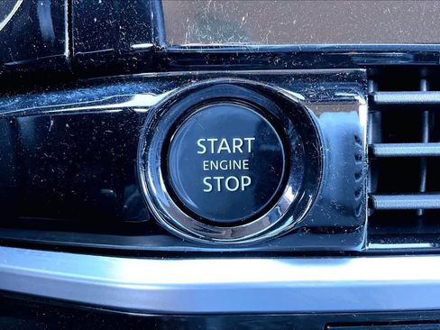 Used 2025 Nissan Pathfinder SV image 35